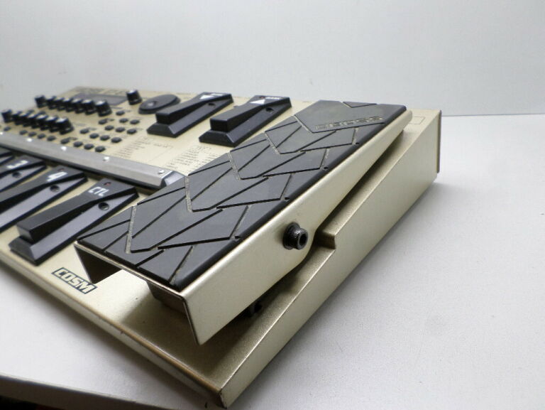 MULTIEFEKT GITAROWY BOSS GT-6