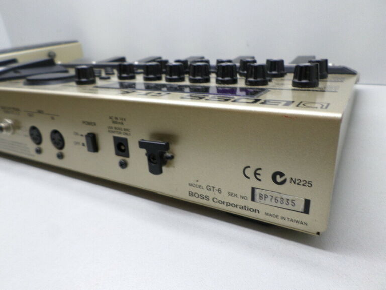 MULTIEFEKT GITAROWY BOSS GT-6