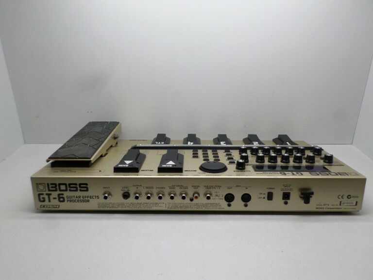 MULTIEFEKT GITAROWY BOSS GT-6