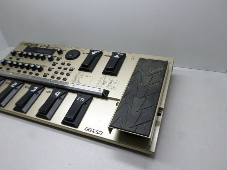 MULTIEFEKT GITAROWY BOSS GT-6