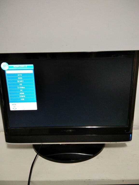 TELEWIZOR GRUNDIG 19'' 19-2010 T DVD Z PILOTEM