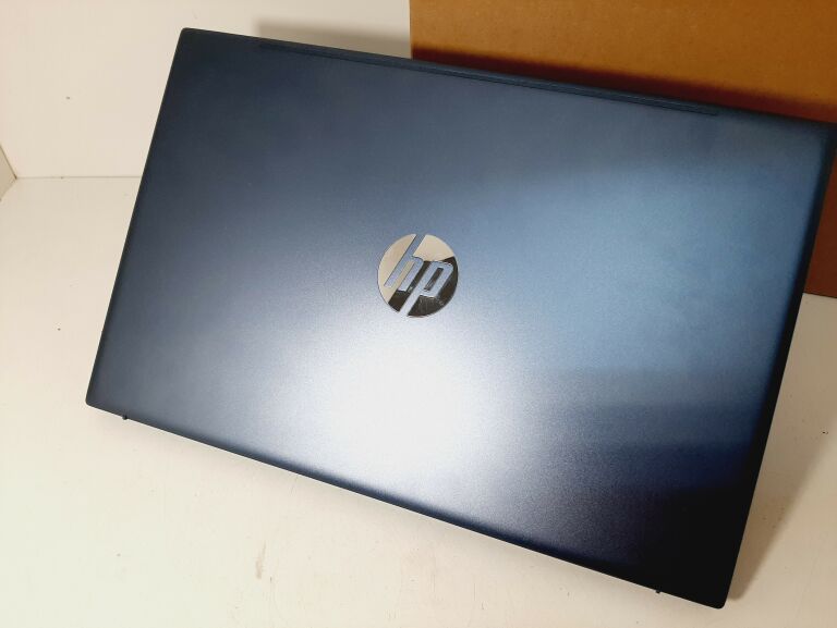 LAPTOP HP 15-EH1221NW 8G/SSD 512 WIN 10 GWARANCJA