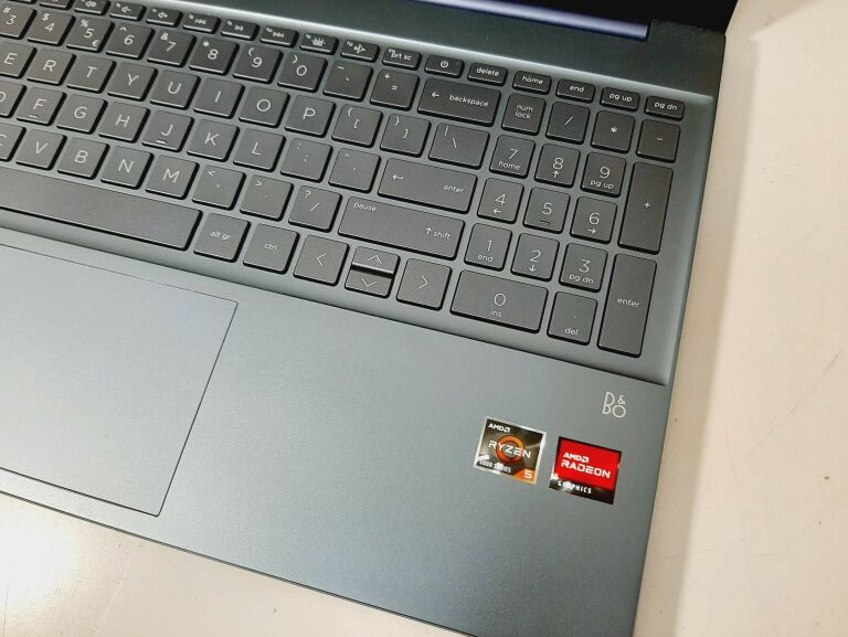 LAPTOP HP 15-EH1221NW 8G/SSD 512 WIN 10 GWARANCJA