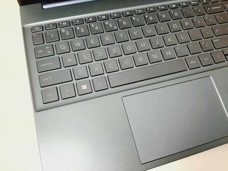 LAPTOP HP 15-EH1221NW 8G/SSD 512 WIN 10 GWARANCJA
