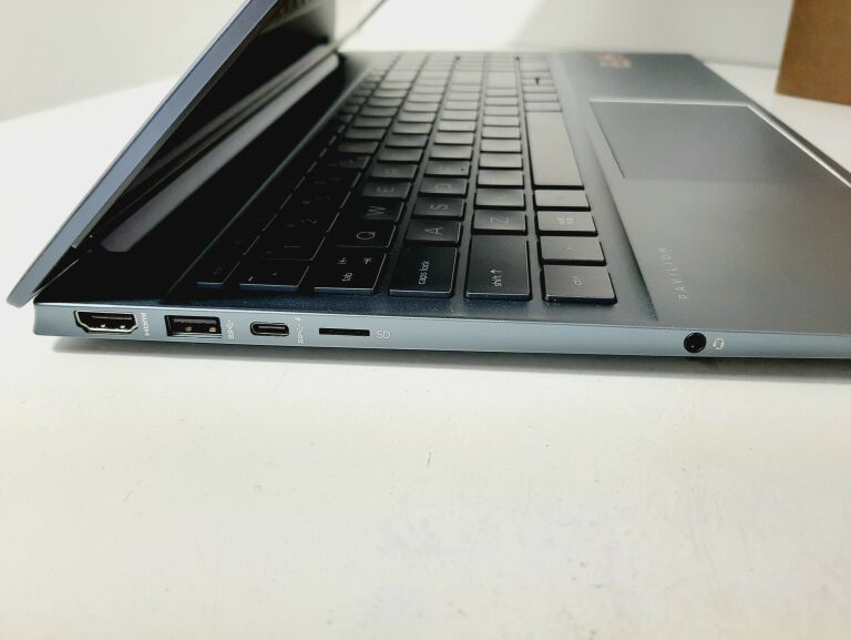 LAPTOP HP 15-EH1221NW 8G/SSD 512 WIN 10 GWARANCJA