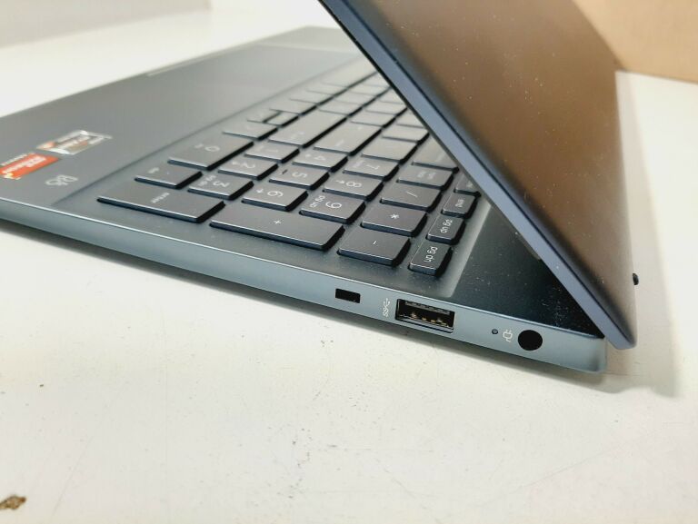 LAPTOP HP 15-EH1221NW 8G/SSD 512 WIN 10 GWARANCJA
