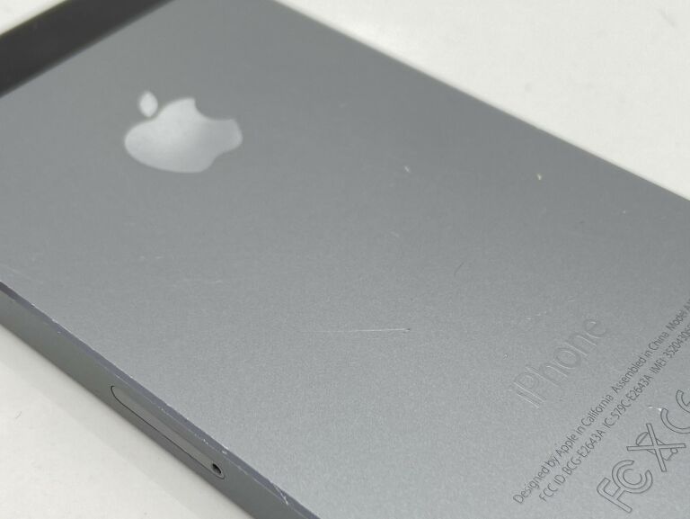 telefon-iphone-5s-1gb16-gb-gwiezdna-szarosc-wbudowana-pamiec-16-gb