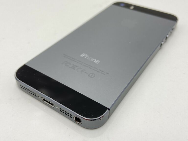 telefon-iphone-5s-1gb16-gb-gwiezdna-szarosc-ean-885909784462