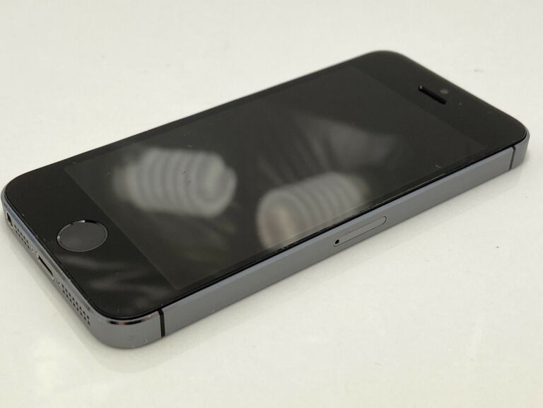 telefon-iphone-5s-1gb16-gb-gwiezdna-szarosc-pojemnosc-akumulatora-1560