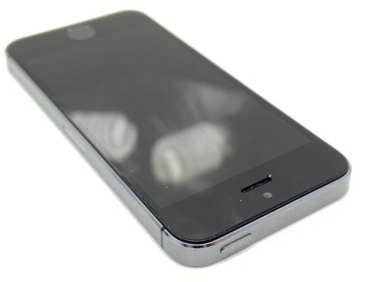telefon-iphone-5s-1gb16-gb-gwiezdna-szarosc-system-operacyjny-ios