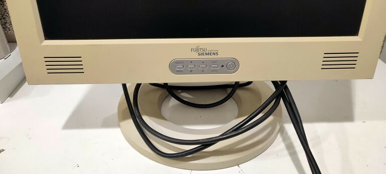 MONITOR FUJITSU SIEMENS B17