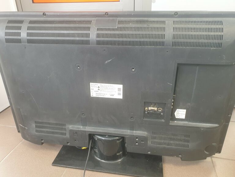 TELEWIZOR TV LED 42” TECHNIKA AW15 278B FULL HD