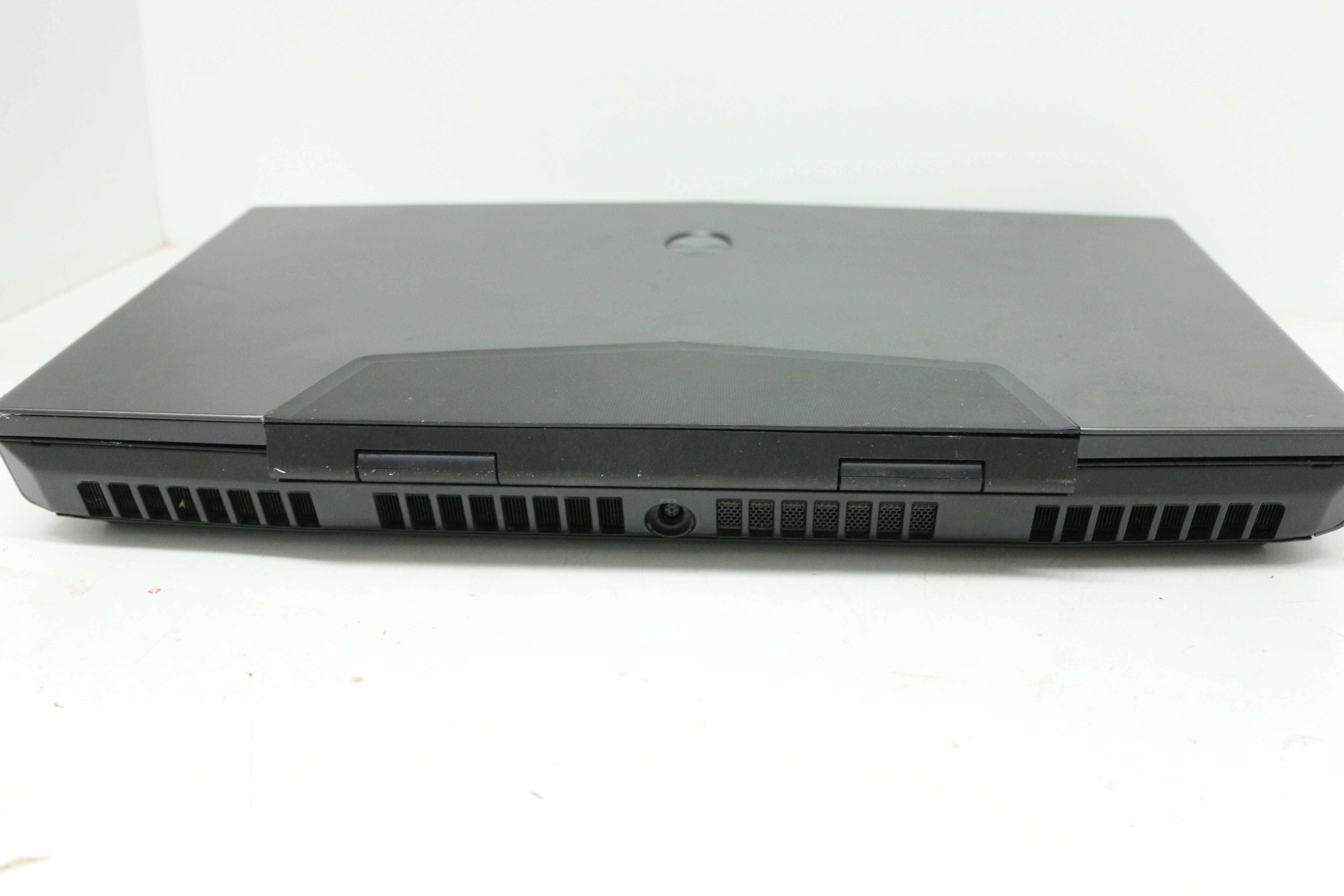 dell-alienware-p18-i7-16gb-ssd-radon-hd7970m-rozdzielczosc-px-1920-x-1080