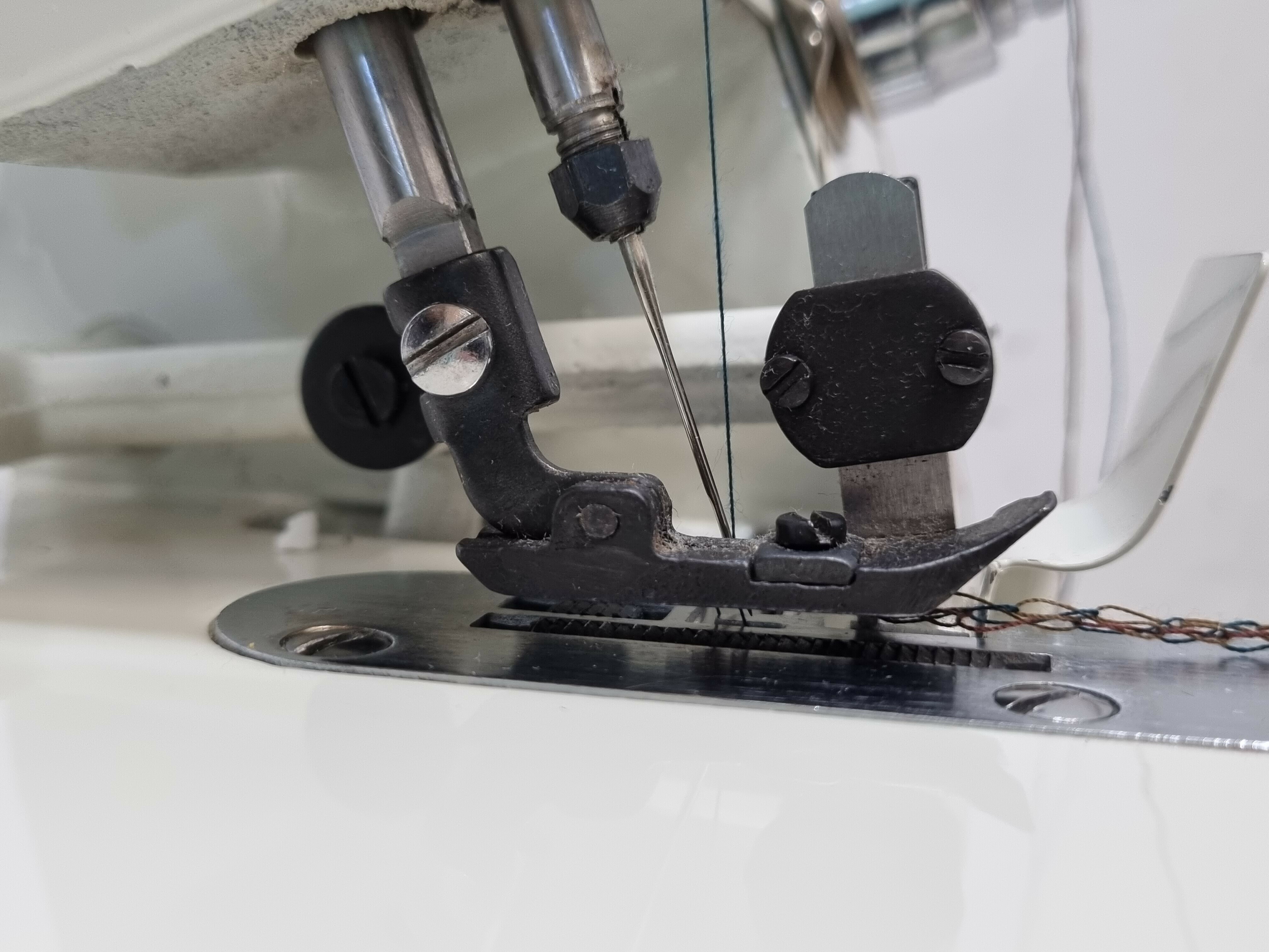 maszyna-do-szycia-owerlok-lucznik-fn-2-8-minilock-kolor-dominujacy-bialy