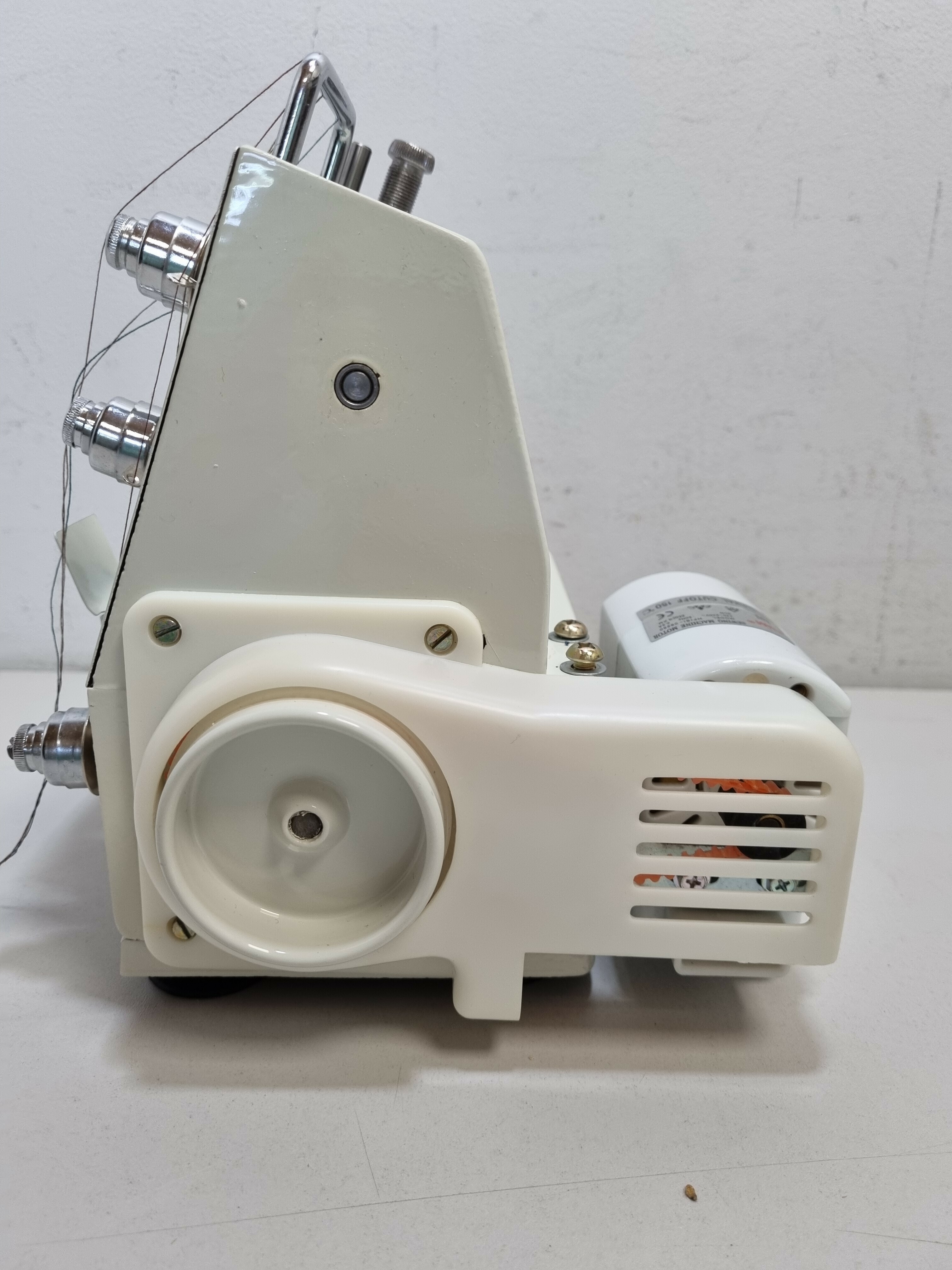 maszyna-do-szycia-owerlok-lucznik-fn-2-8-minilock-marka-lucznik