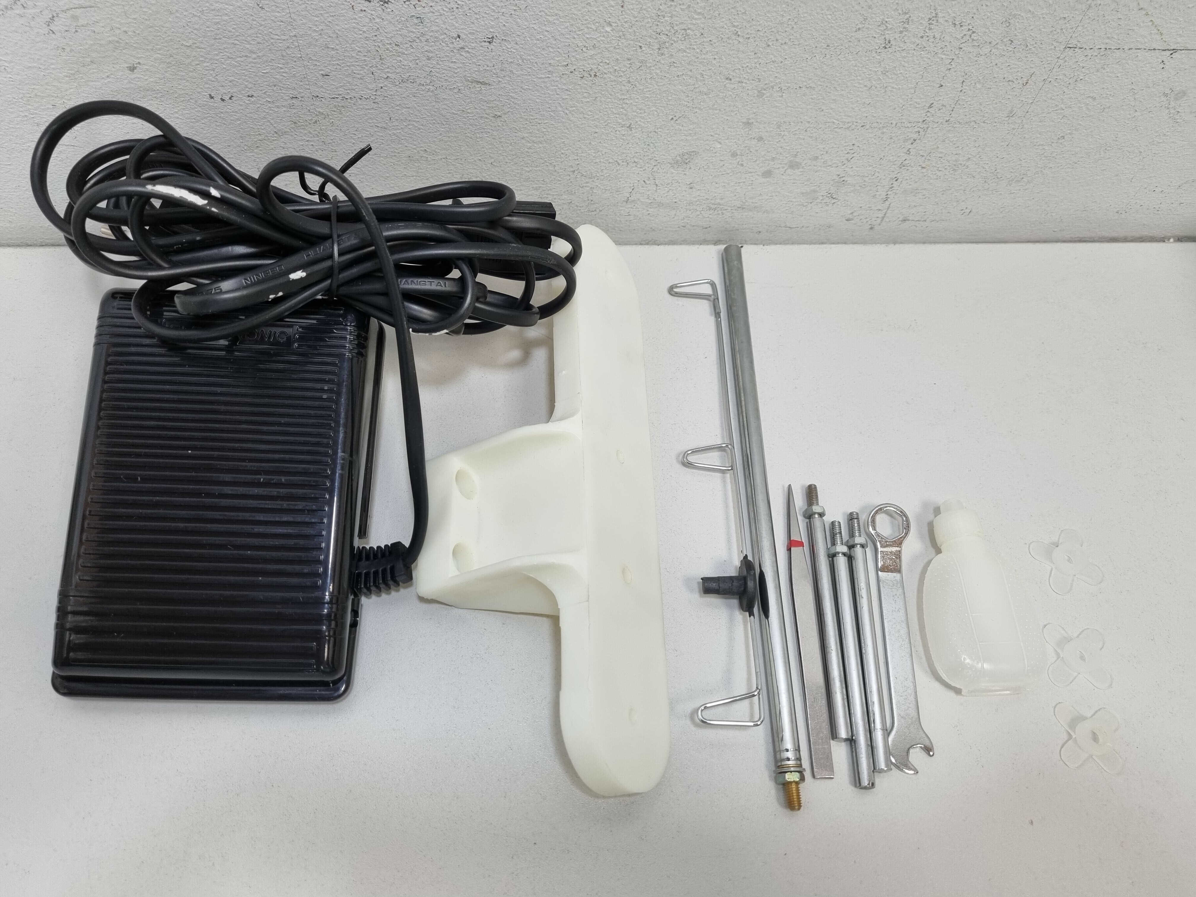 maszyna-do-szycia-owerlok-lucznik-fn-2-8-minilock-stan-uzywany