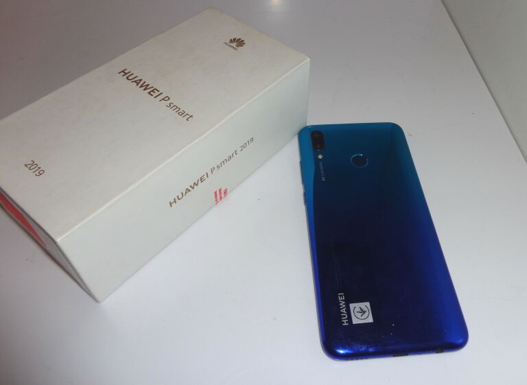 TELEFON HUAWEI P SMART 2019