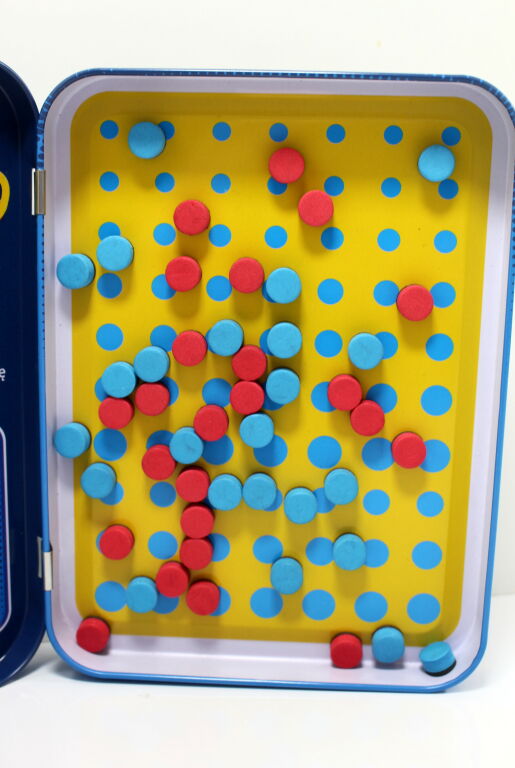 gra-magnetyczna-cztery-w-rzedzie-weveel-wiek-dziecka-3-lata