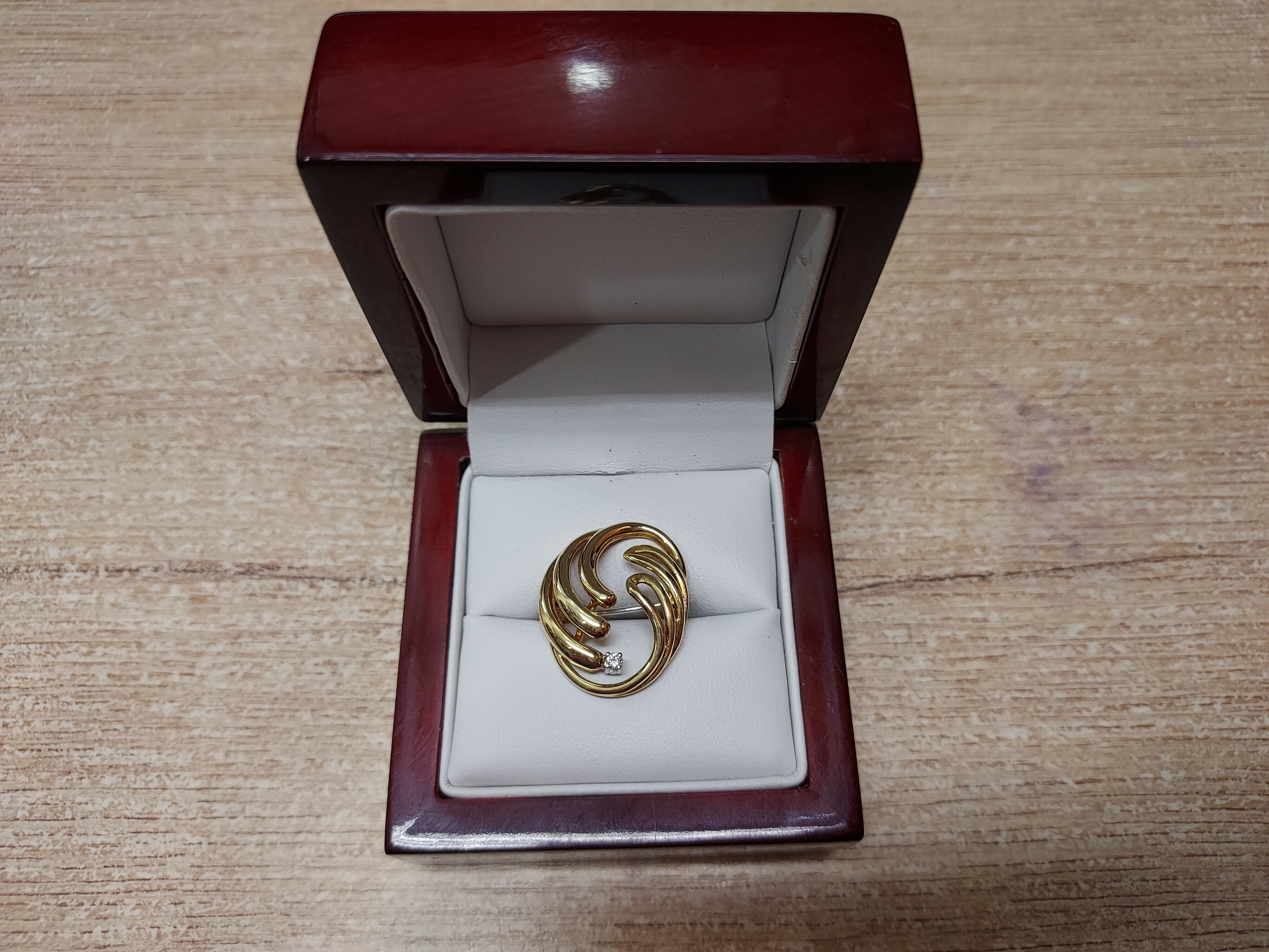 zlota-broszka-z-brylantem-pr-585-14k-003-ct-stan-uzywany