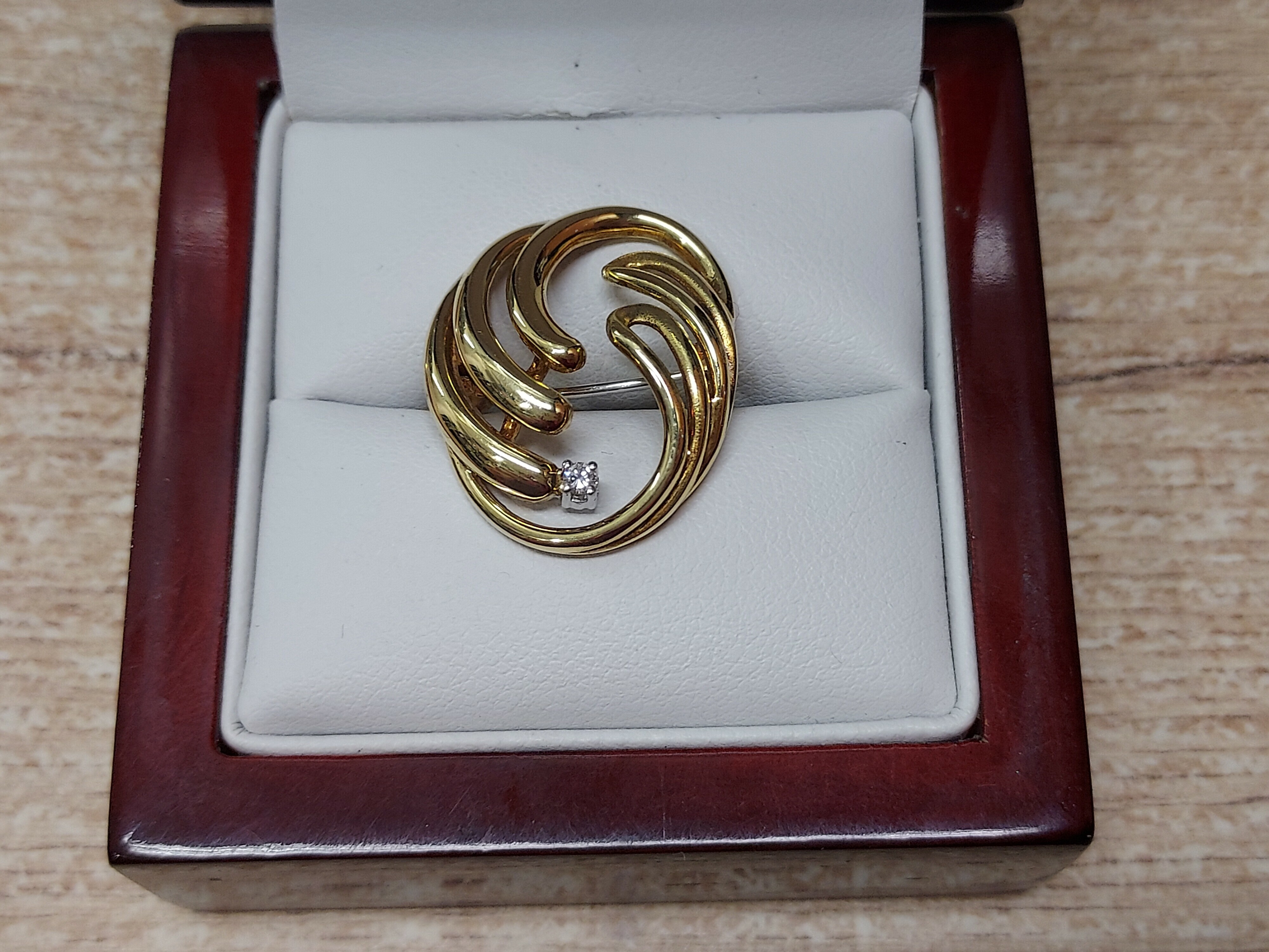 zlota-broszka-z-brylantem-pr-585-14k-003-ct-rodzaj-wyrob-jubilerski