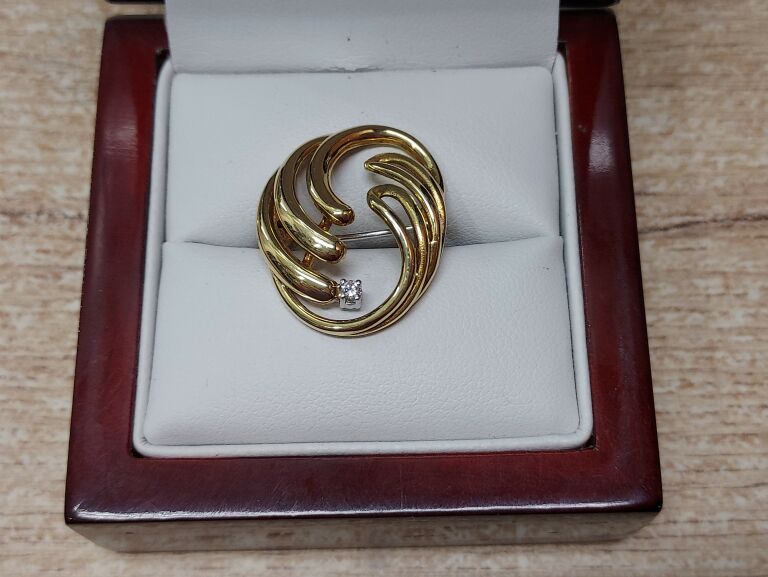 zlota-broszka-z-brylantem-pr-585-14k-003-ct-rodzaj-wyrob-jubilerski