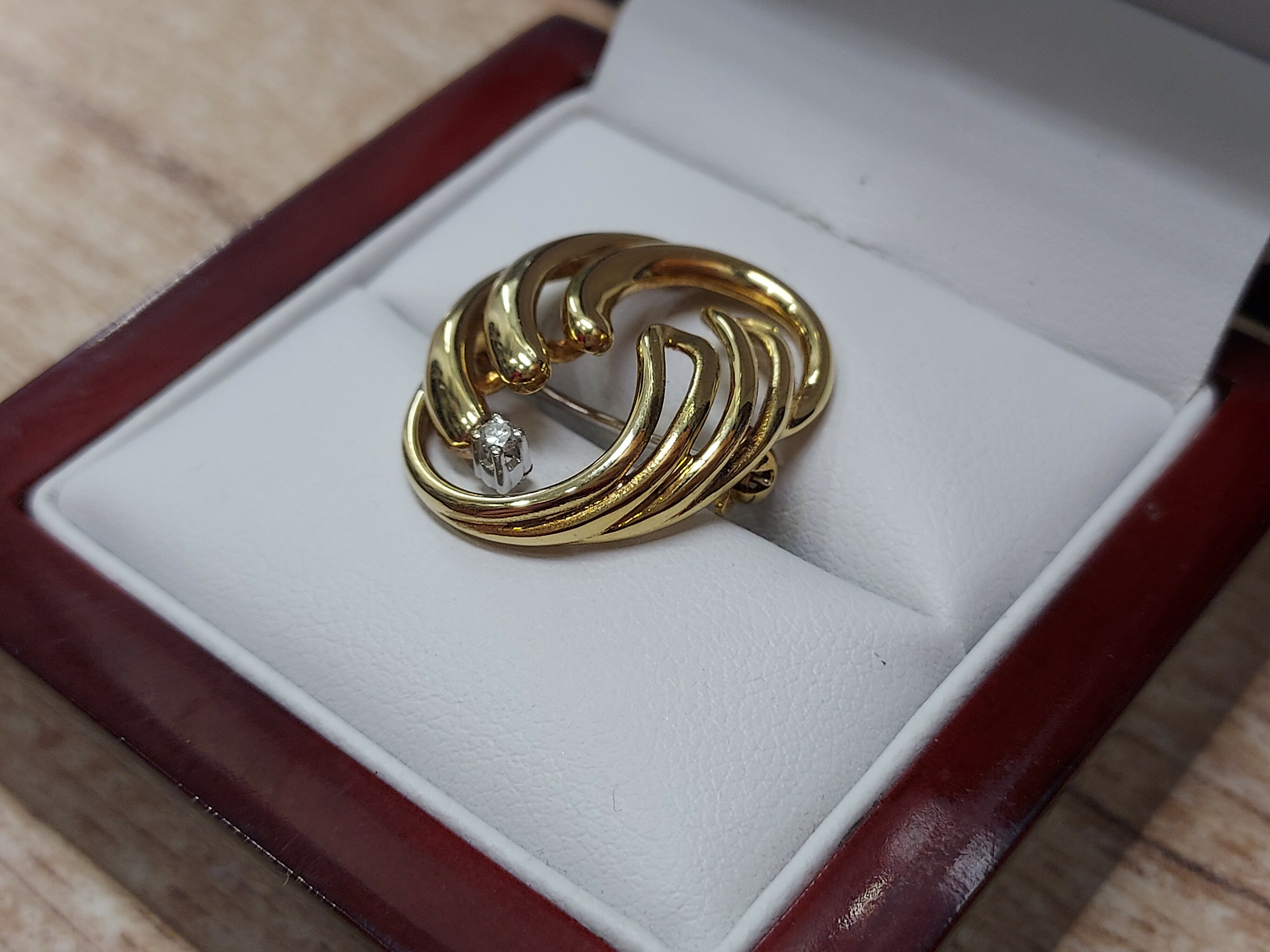 zlota-broszka-z-brylantem-pr-585-14k-003-ct-material-zloto