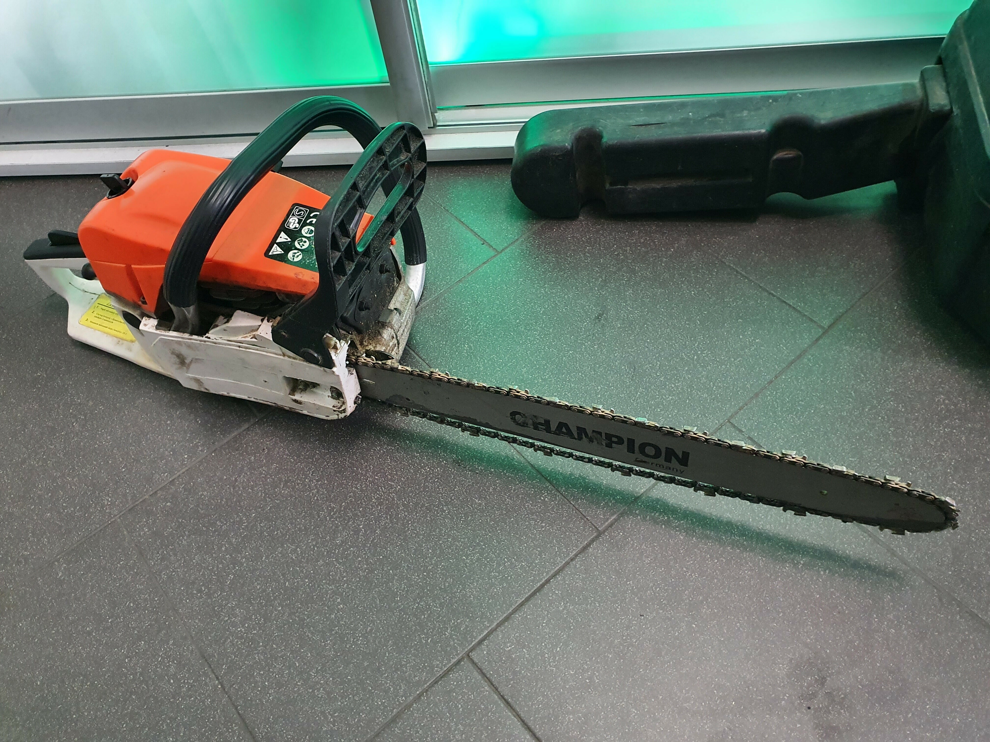 pila-spalinowa-champion-cp-101-zasilanie-spalinowe