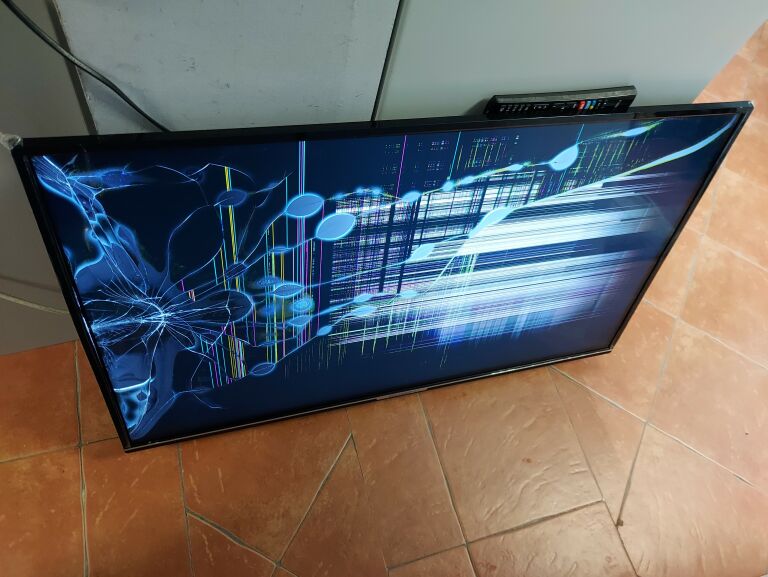 TELEWIZOR LED GOGEN TVF 43R552STWEB USZKODZONY