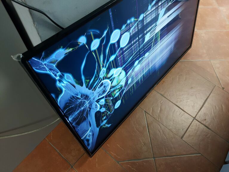 TELEWIZOR LED GOGEN TVF 43R552STWEB USZKODZONY