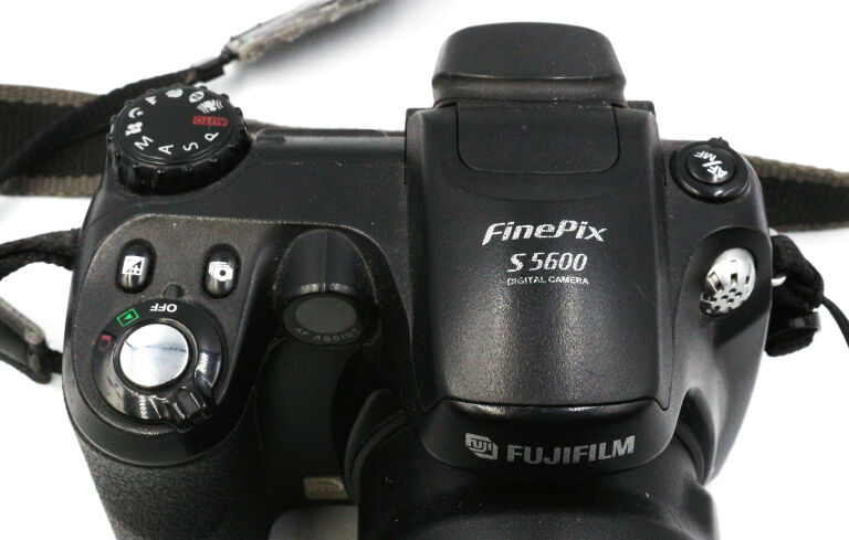 APARAT FUJIFILM FINEPIX S5600 5.1 MPIX 10X ZOOM