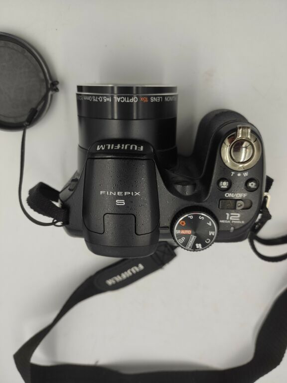 APARAT FUJIFILM FINEPIX S 1600