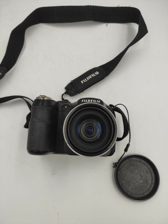 APARAT FUJIFILM FINEPIX S 1600