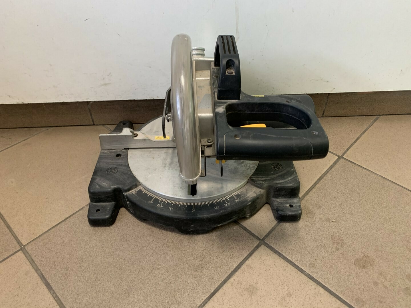 pila-ukosnica-direct-power-stan-uzywany