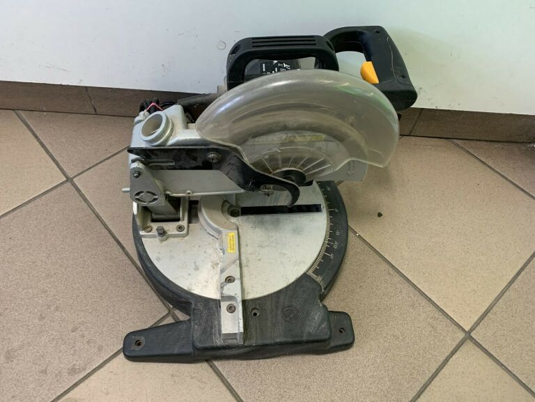 pila-ukosnica-direct-power-stan-uzywany