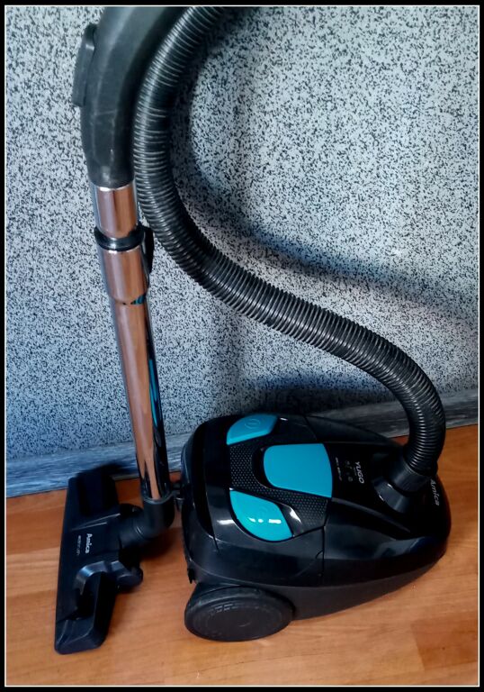ODKURZACZ AMICA YUGO 900W VM 1045