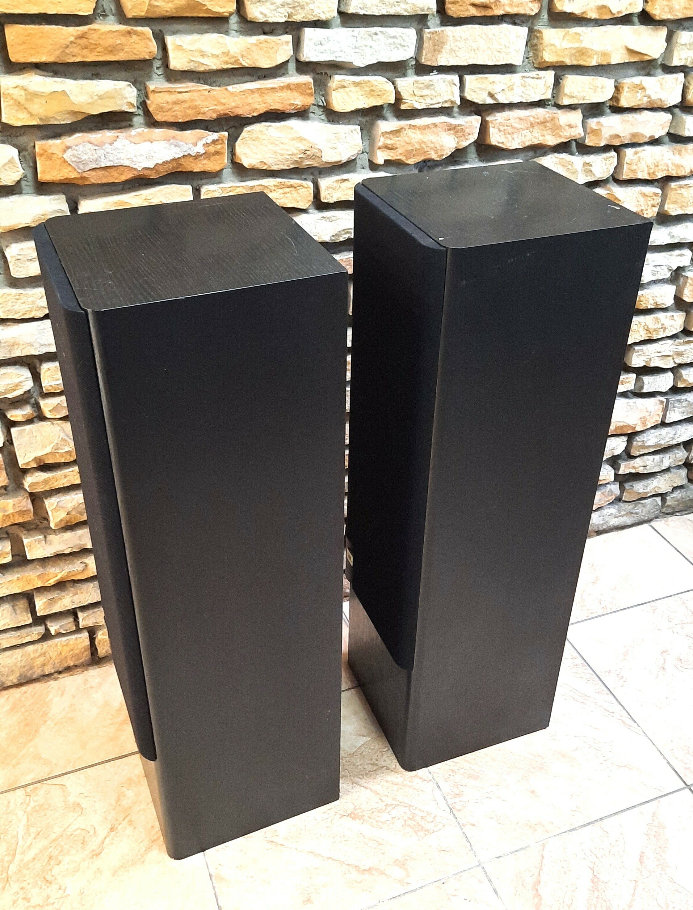 kolumny-podlogowe-jbl-lx700-odbior-osobisty-marka-jlb