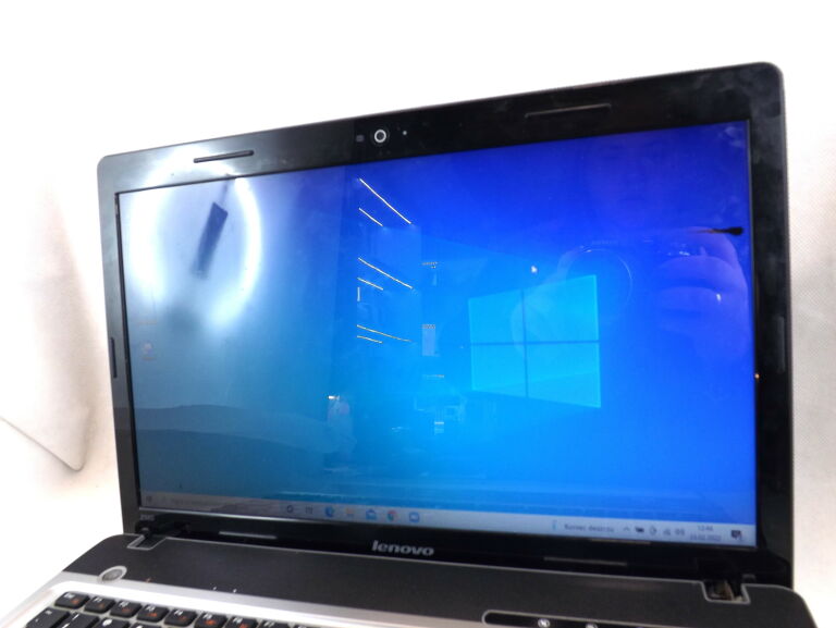 LAPTOP LENOVO IDEAPAD Z560 20060 WIN10/4GB RAM I3