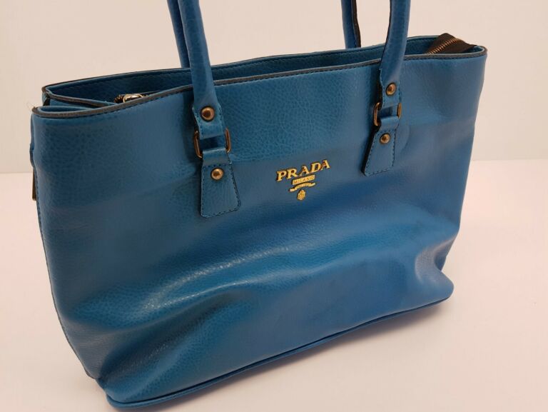 torebka-prada-milano-dal-1913-material-dominujacy-inny