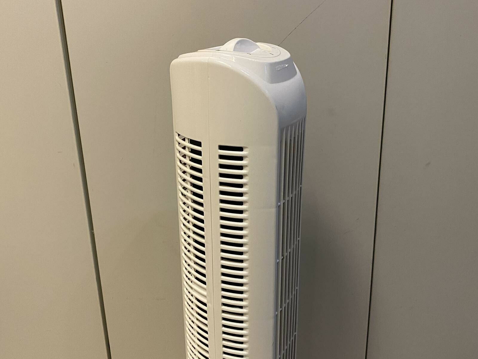 wentylator-kolumnowy-tf-35a-kolor-dominujacy-bialy