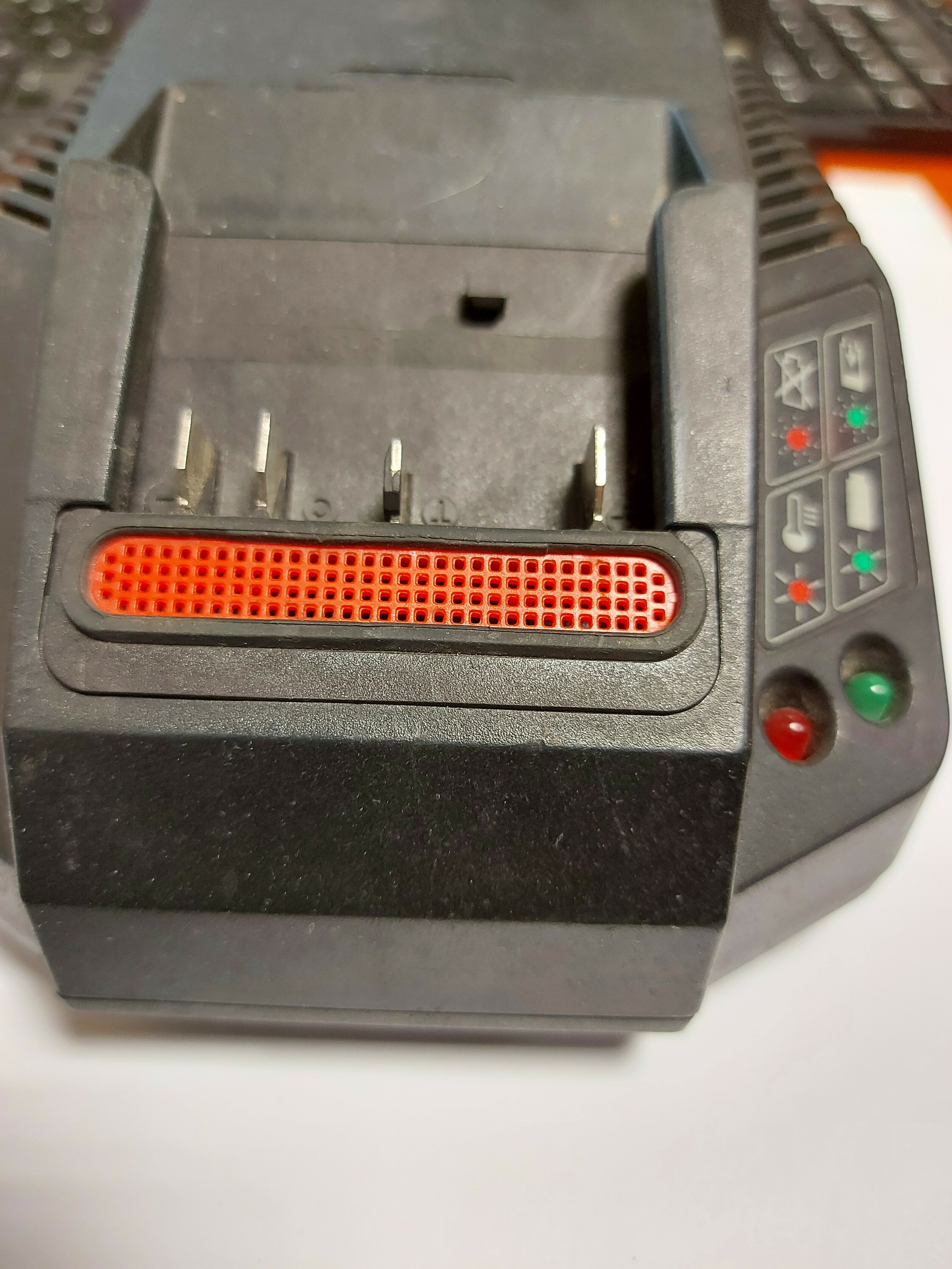 ladowarka-bosch-al-1860-cv-stan-uzywany