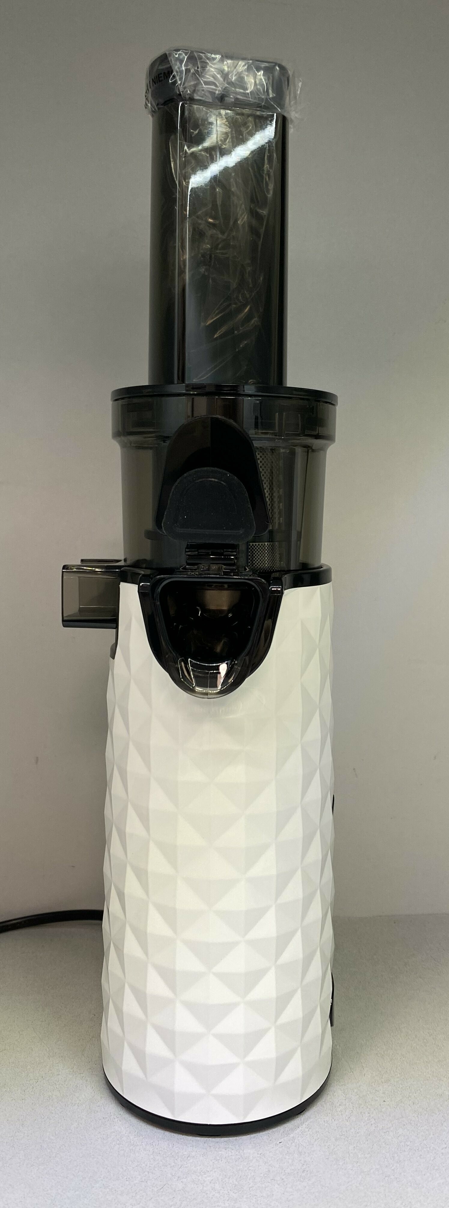 wolnoobrotowa-wyciskarka-do-sokow-hoffen-sj-002-kolor-dominujacy-bialy