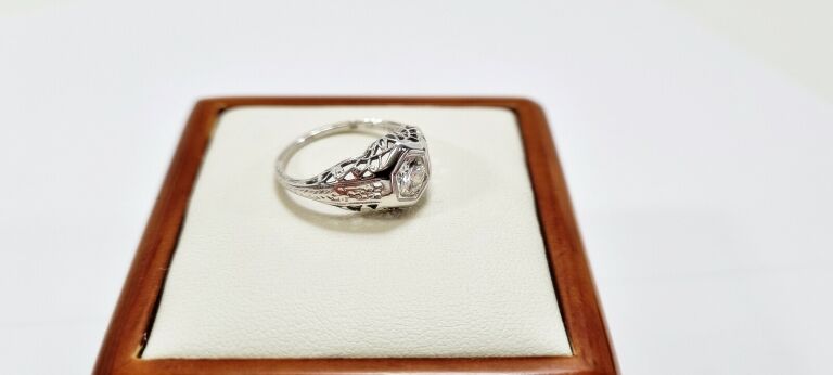 MISTERNY PIERŚCIONEK BRYLANT 0,45CT ZŁOTO 750 R10