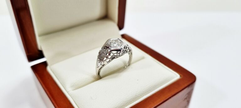 MISTERNY PIERŚCIONEK BRYLANT 0,45CT ZŁOTO 750 R10