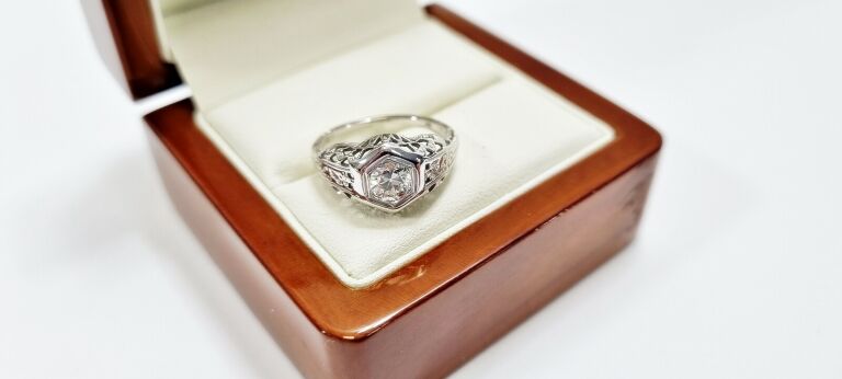 MISTERNY PIERŚCIONEK BRYLANT 0,45CT ZŁOTO 750 R10
