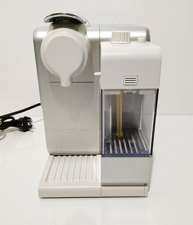 EKSPRES DO KAWY NESPRESSO LATTISSIMO TOUCH EN560.