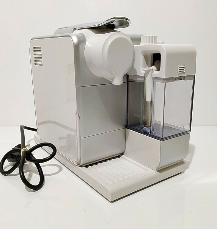 EKSPRES DO KAWY NESPRESSO LATTISSIMO TOUCH EN560.