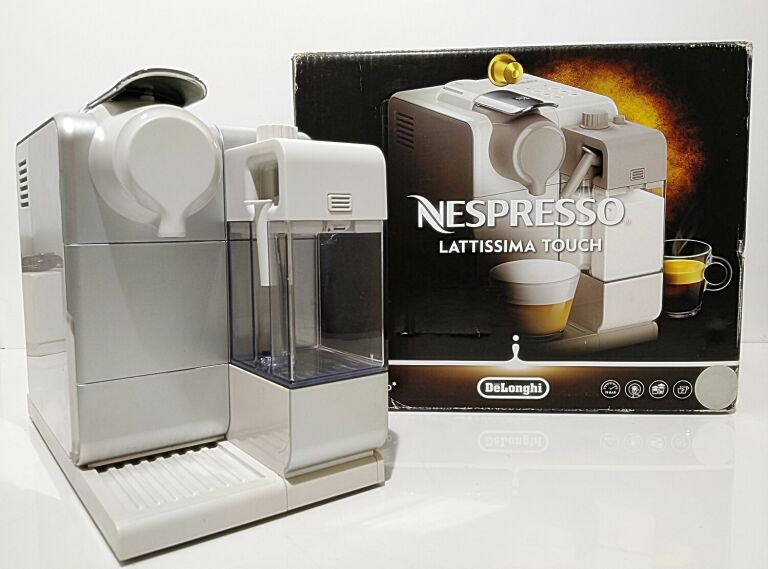 EKSPRES DO KAWY NESPRESSO LATTISSIMO TOUCH EN560.