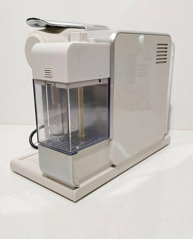 EKSPRES DO KAWY NESPRESSO LATTISSIMO TOUCH EN560.