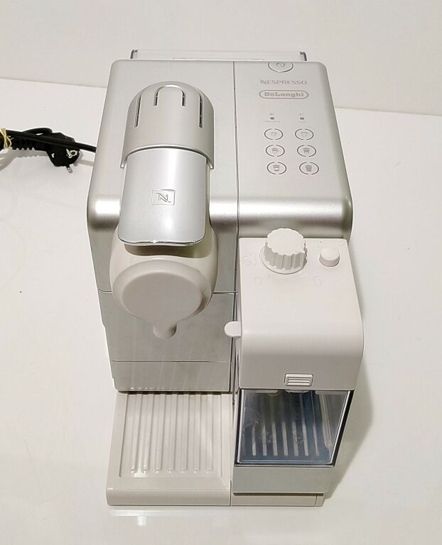 EKSPRES DO KAWY NESPRESSO LATTISSIMO TOUCH EN560.