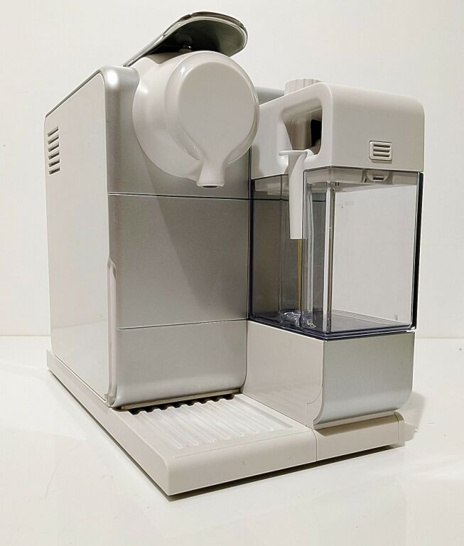EKSPRES DO KAWY NESPRESSO LATTISSIMO TOUCH EN560.